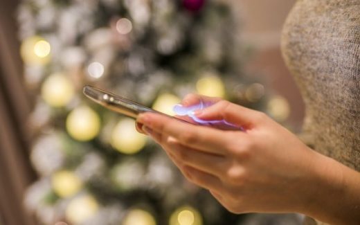 Smartphones Account For 48% Of Retail Site Visits Before Holiday Weekend