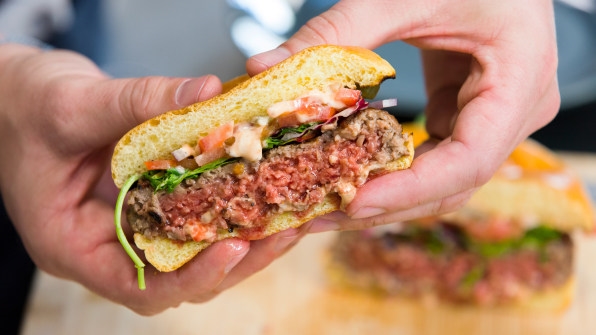 We tried cooking the new Impossible Burger | DeviceDaily.com