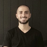 Ari Yeganeh | DeviceDaily.com