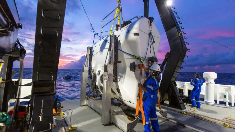 Undersea explorer goes deeper than any solo diver in history and finds plastic | DeviceDaily.com