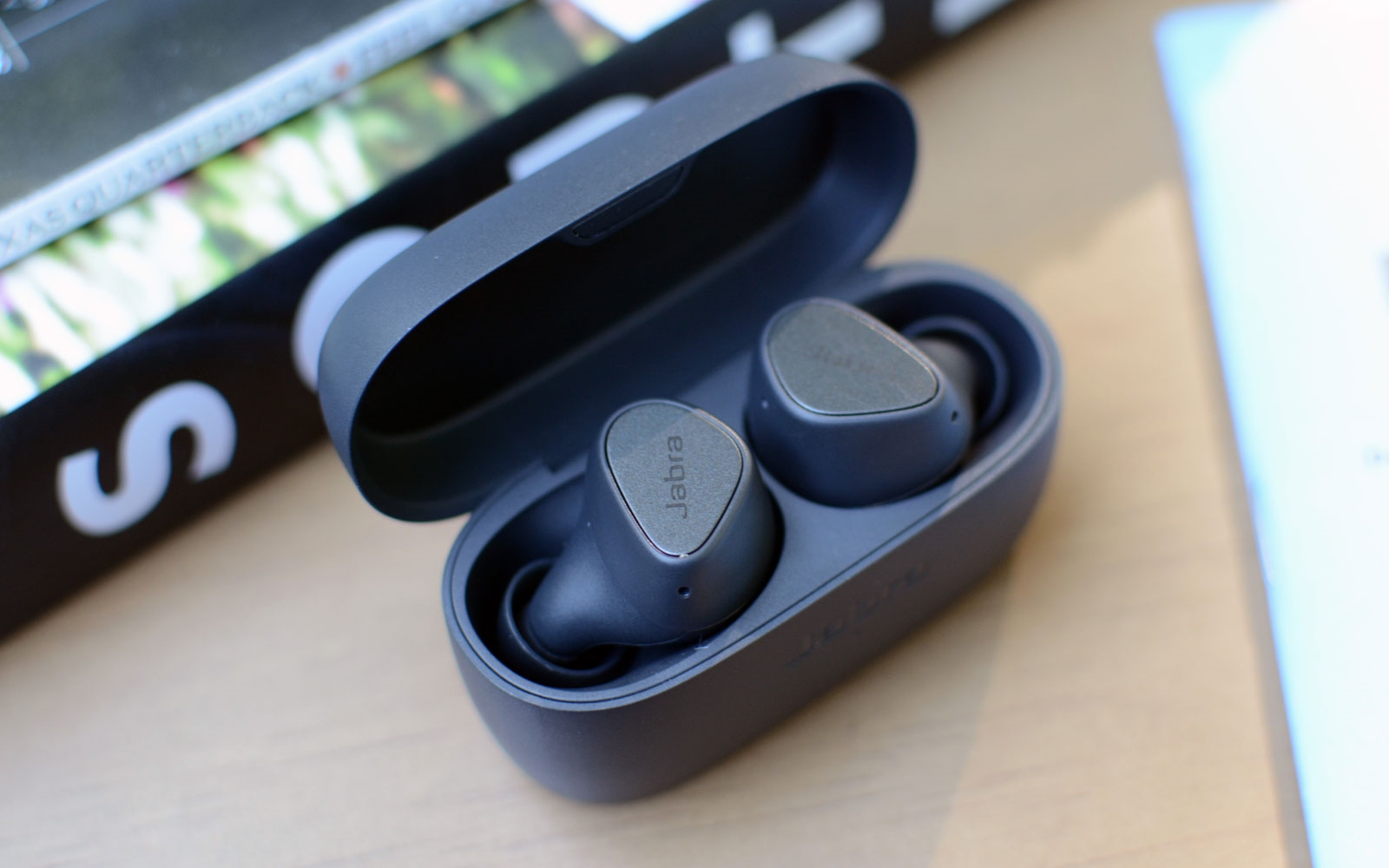 Google's Pixel Buds Pro drop to $150, plus the rest of the week's best tech deals | DeviceDaily.com