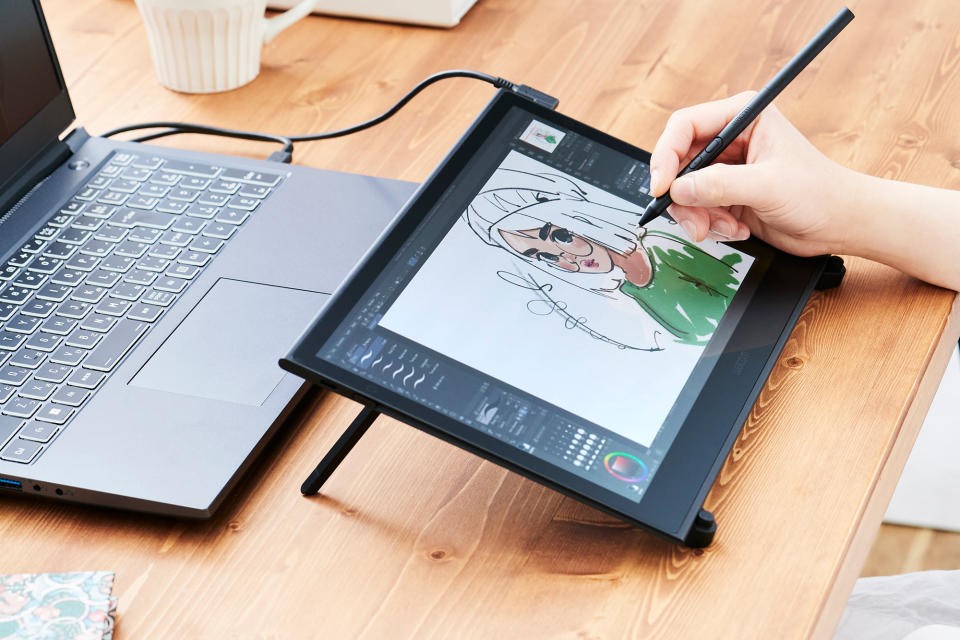 Wacom's first OLED pen display is also the thinnest and lightest it has ever made | DeviceDaily.com