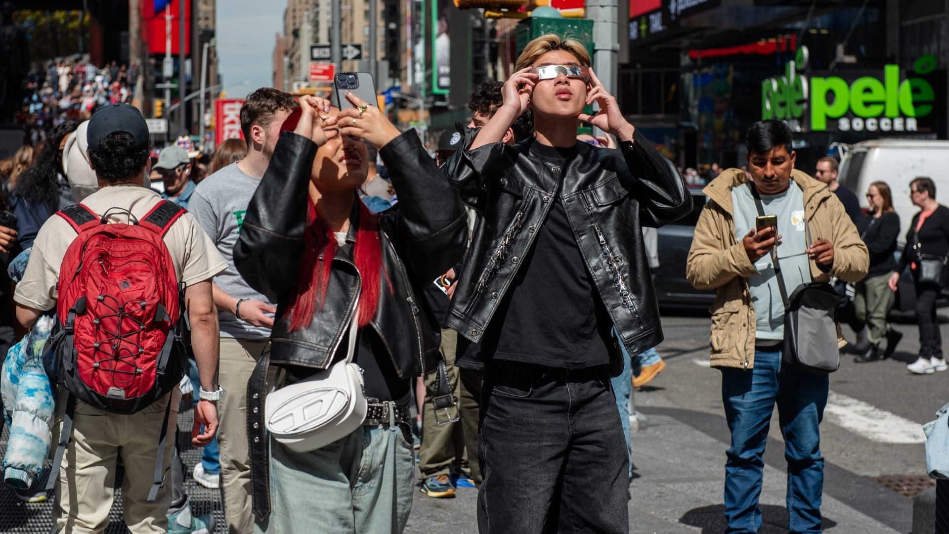 What it was like to watch the 2024 solar eclipse from New York City | DeviceDaily.com