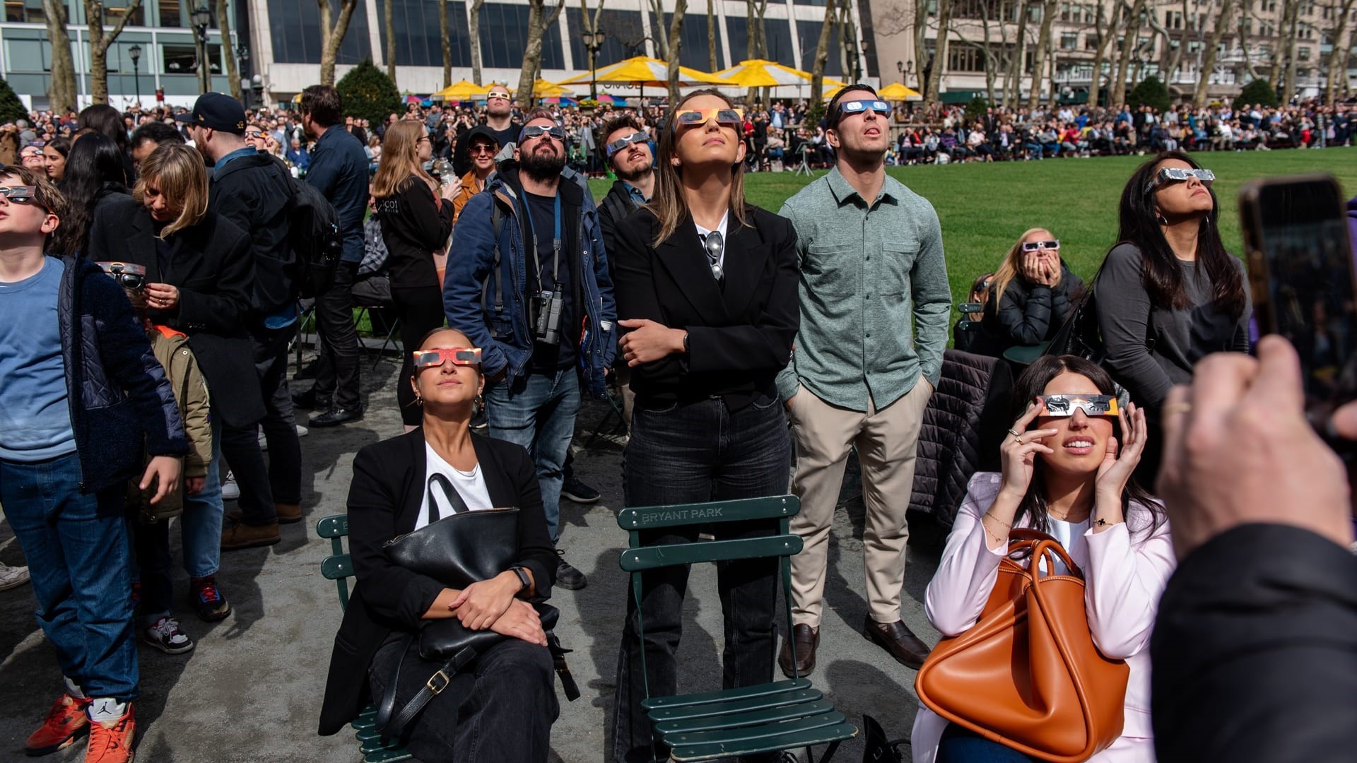 What it was like to watch the 2024 solar eclipse from New York City | DeviceDaily.com