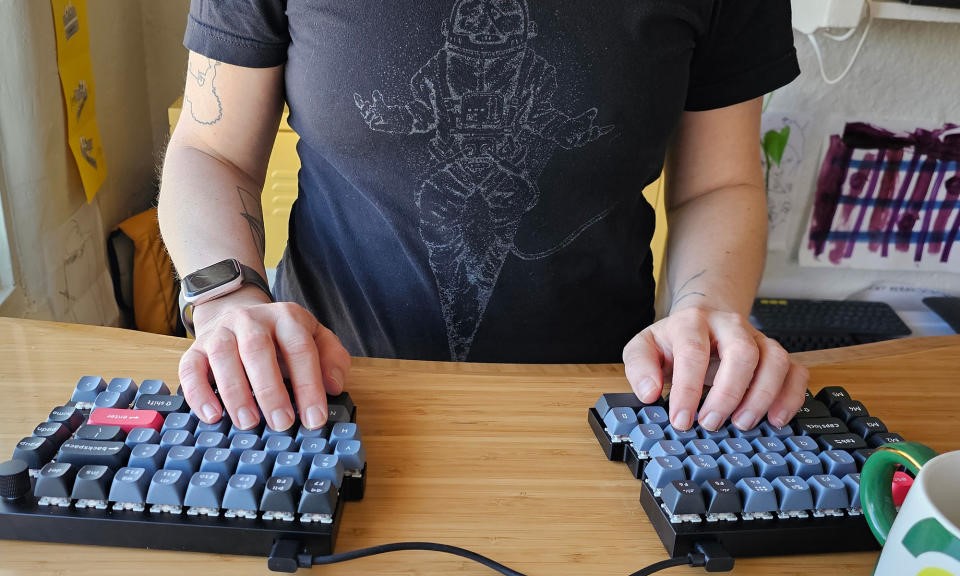 The best ergonomic keyboards for 2024 | DeviceDaily.com