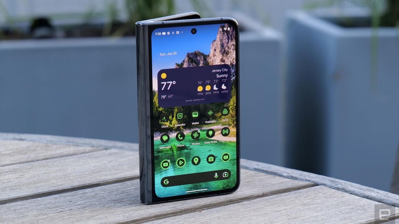 The best foldable phones for 2024 | DeviceDaily.com