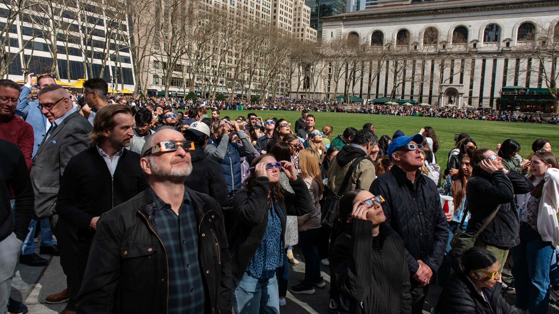 What it was like to watch the 2024 solar eclipse from New York City | DeviceDaily.com