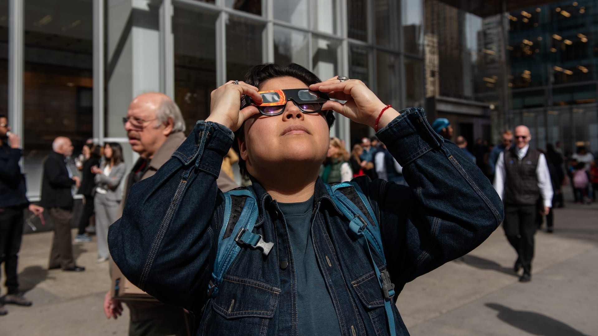 What it was like to watch the 2024 solar eclipse from New York City | DeviceDaily.com