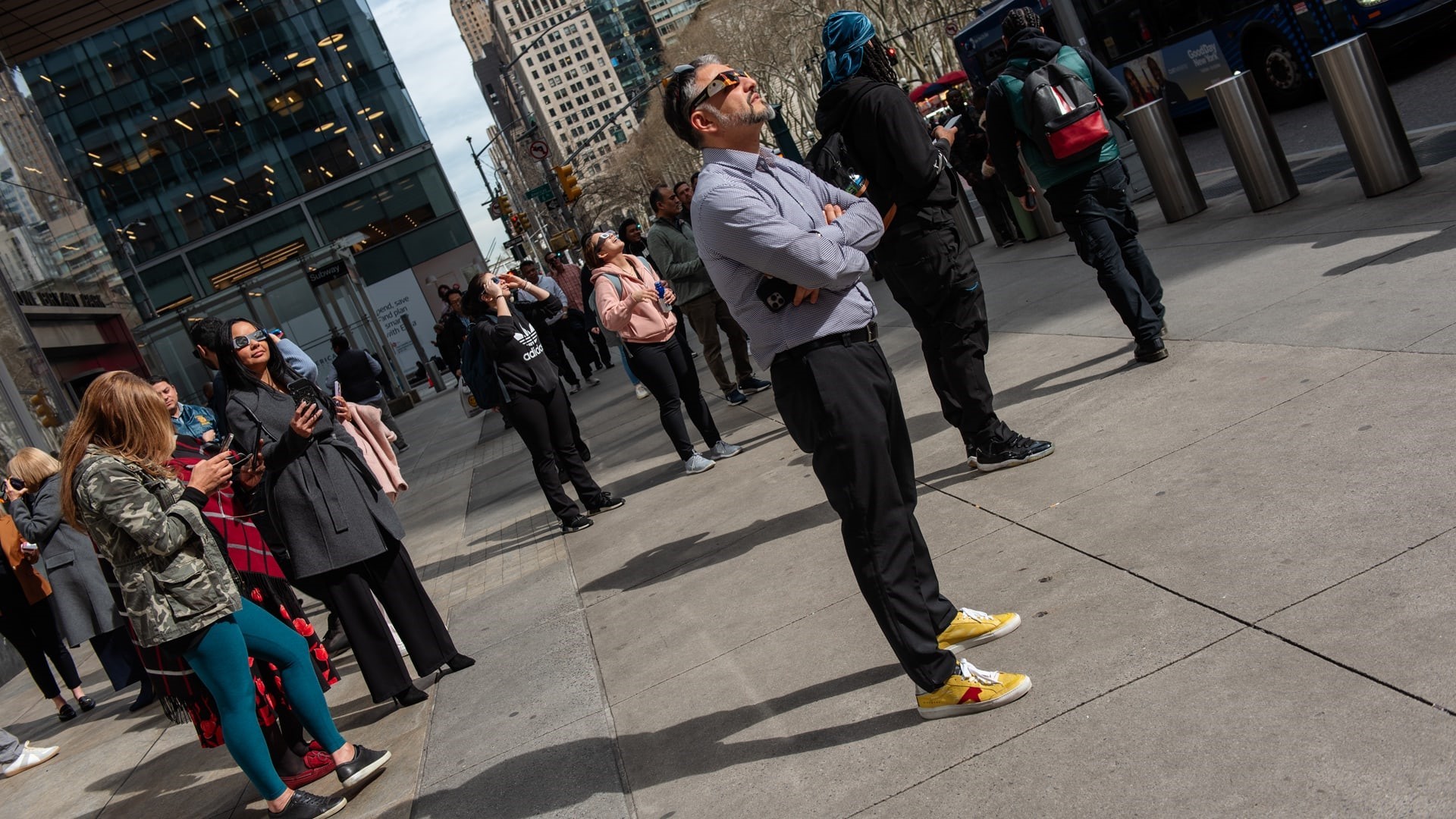 What it was like to watch the 2024 solar eclipse from New York City | DeviceDaily.com