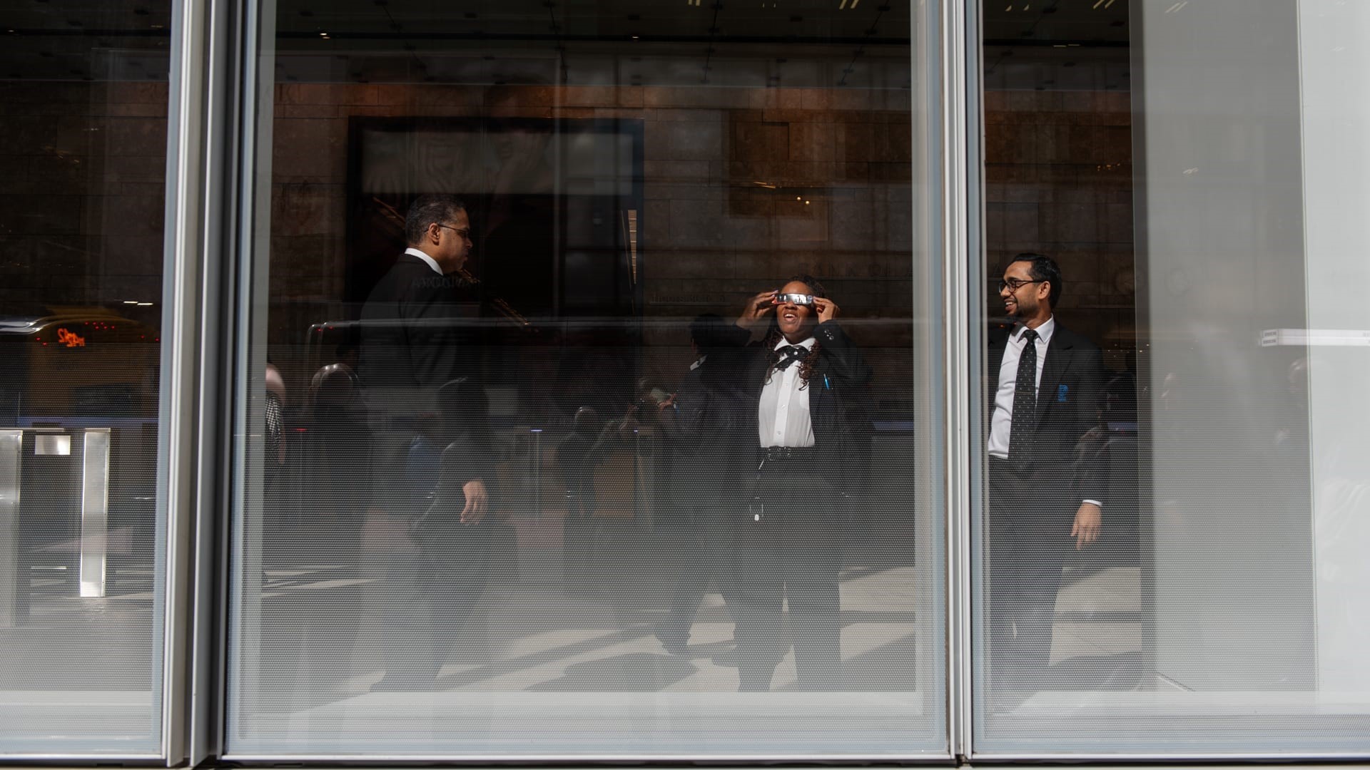 What it was like to watch the 2024 solar eclipse from New York City | DeviceDaily.com