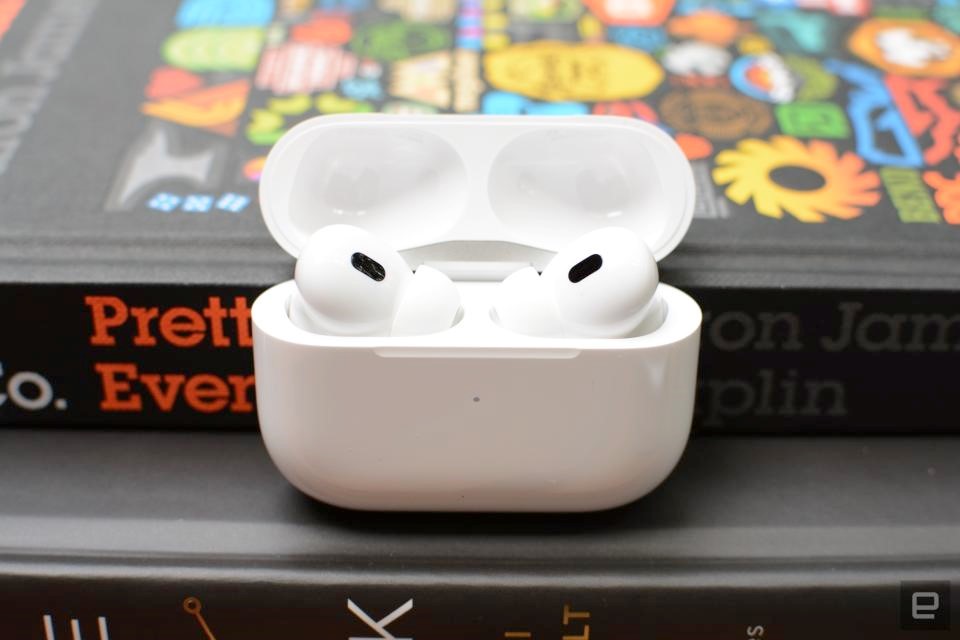 Apple's entire AirPods lineup is discounted, plus the rest of the week's best tech deals | DeviceDaily.com