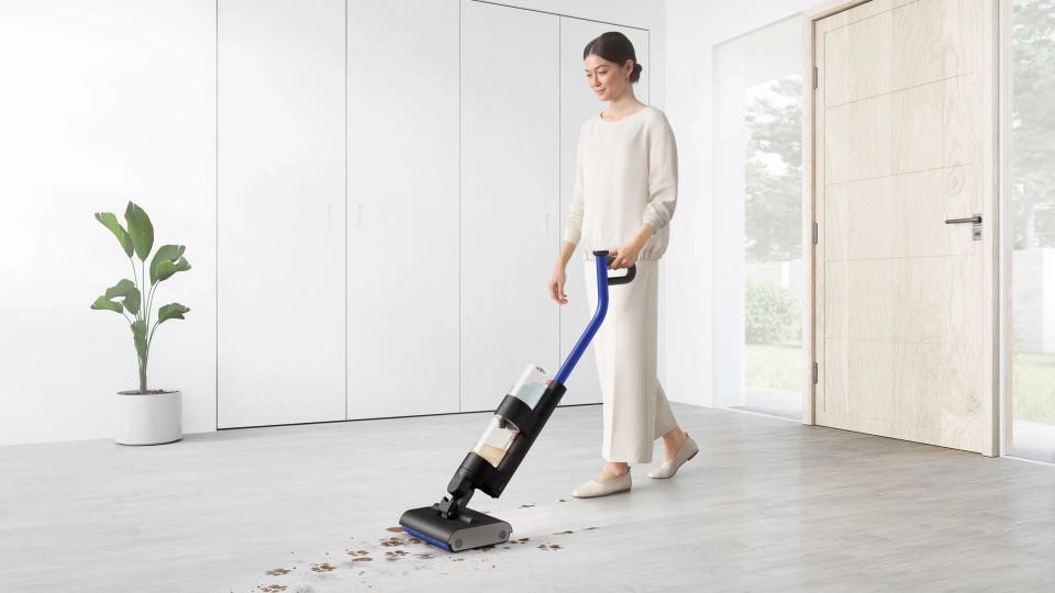 Dyson’s first dedicated hard floor cleaner doesn’t suck | DeviceDaily.com