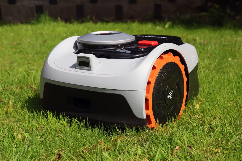 Segway's robot mower spared me from my least favorite chore | DeviceDaily.com