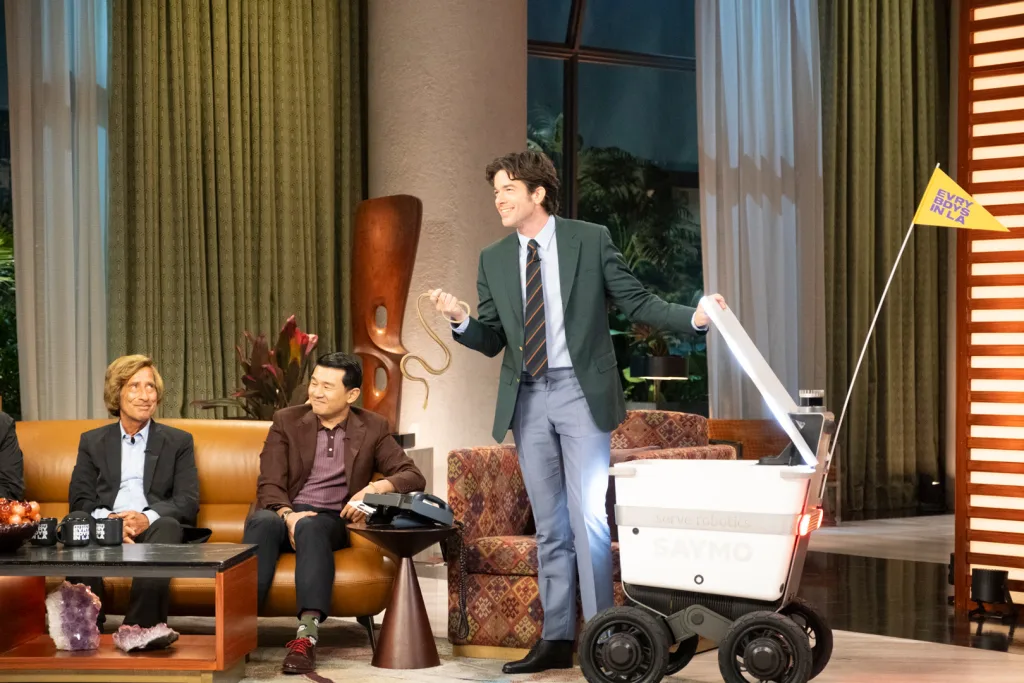 How John Mulaney’s robot stole the spotlight on his Netflix talk show | DeviceDaily.com