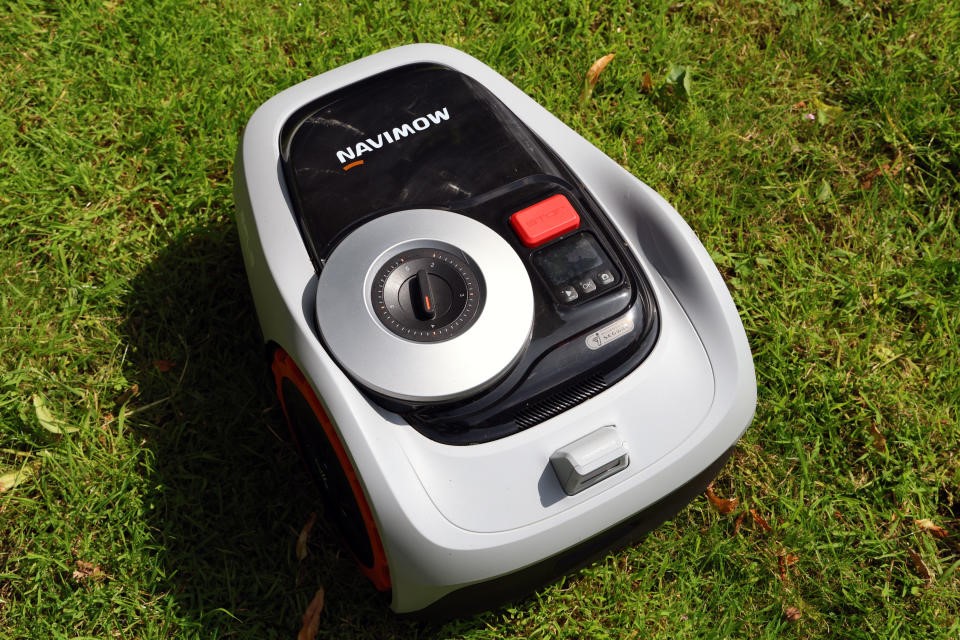 Segway's robot mower spared me from my least favorite chore | DeviceDaily.com