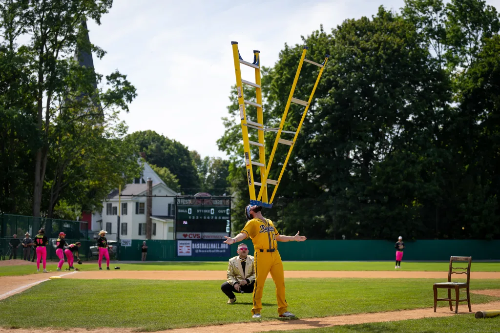 The Savannah Bananas storm Fenway Park | DeviceDaily.com