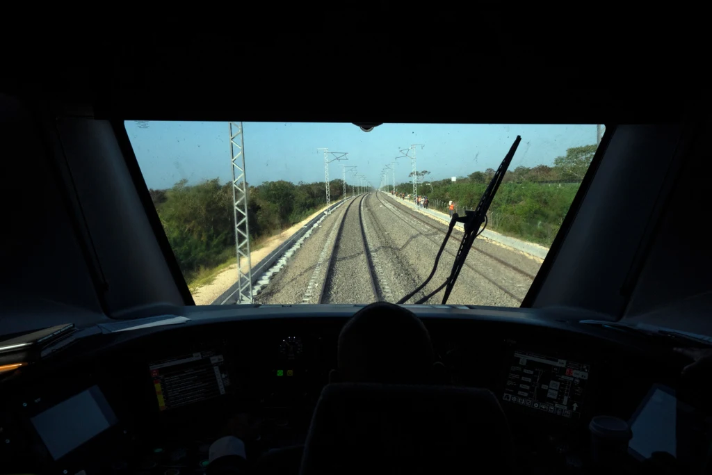 Ancient underwater caves and ecosystems in Mexico are being destroyed by a train | DeviceDaily.com