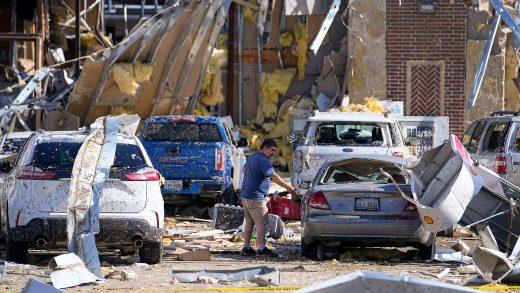 Memorial Day weekend severe weather kills 21, as storms move east