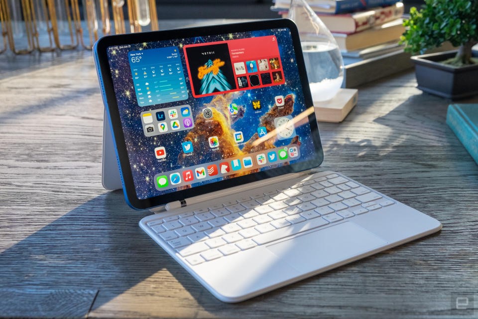 The 10th-gen iPad drops to its lowest price ever | DeviceDaily.com