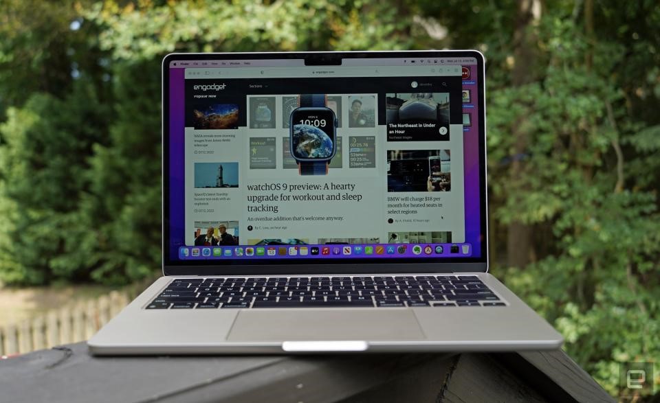 The 13-inch MacBook Air M2 drops back down to a record low of $829 | DeviceDaily.com