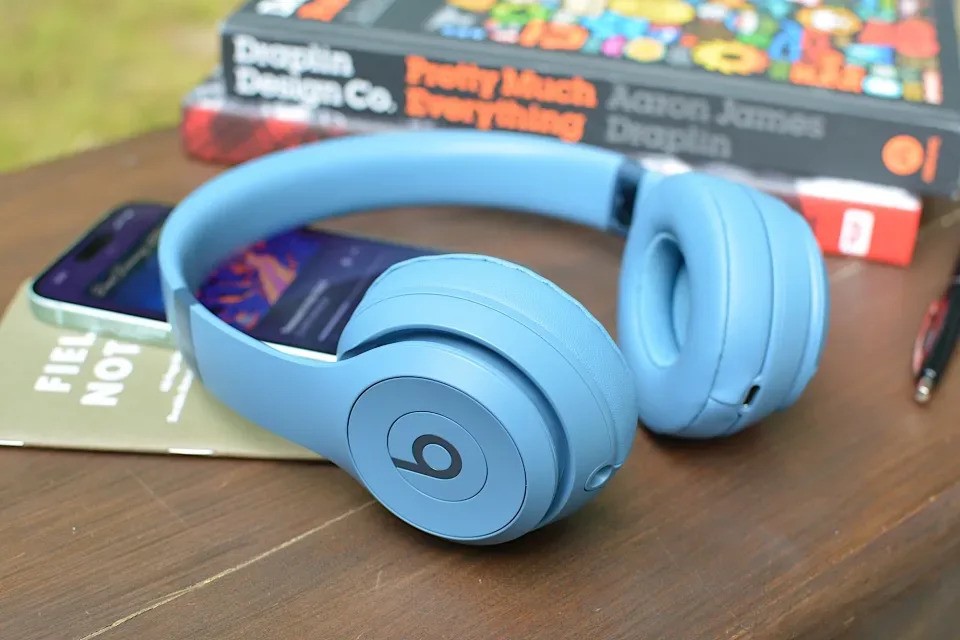 The Beats Solo 4 headphones with AppleCare+ are on sale for $150 | DeviceDaily.com