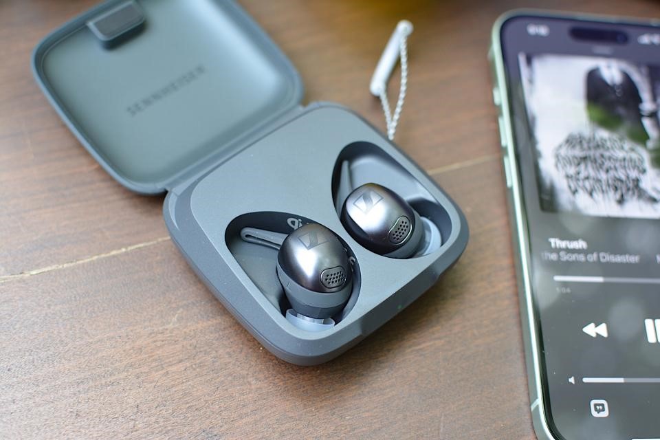 Sennheiser Momentum Sport review: Fitness earbuds that lack finesse | DeviceDaily.com