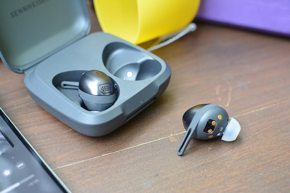 Sennheiser Momentum Sport review: Fitness earbuds that lack finesse | DeviceDaily.com