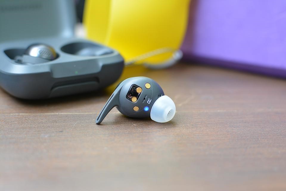 Sennheiser Momentum Sport review: Fitness earbuds that lack finesse | DeviceDaily.com