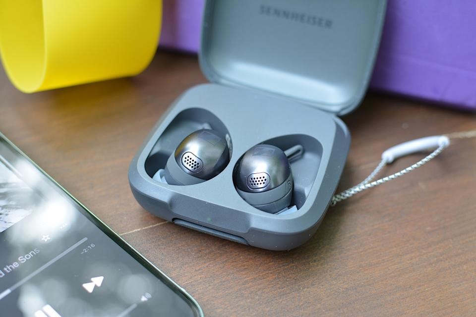 Sennheiser Momentum Sport review: Fitness earbuds that lack finesse | DeviceDaily.com