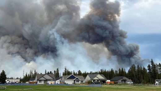 Oregon’s Darlene 3 wildfire prompts evacuations of hundreds of homes