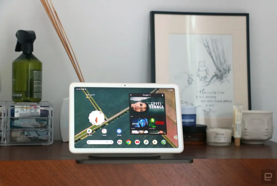 The Google Pixel Tablet with charging speaker dock is $130 off right now | DeviceDaily.com