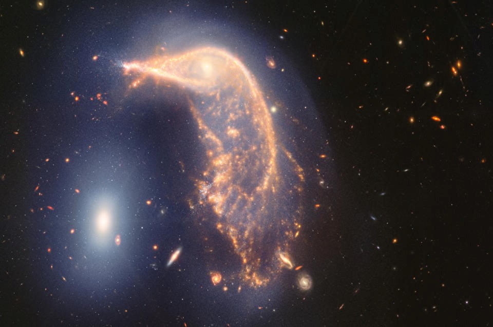 James Webb telescope marks second anniversary with an image of the Penguin and the Egg galaxies | DeviceDaily.com