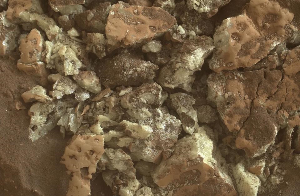 NASA’s Curiosity rover accidentally uncovered pure sulfur crystals on Mars | DeviceDaily.com