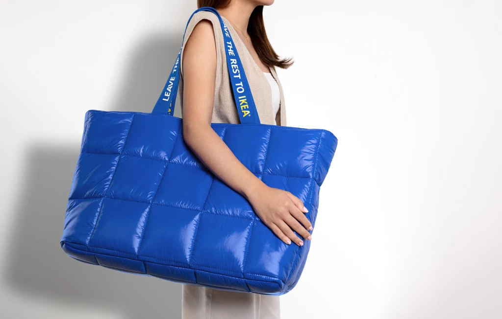 Ikea just turned its big blue bag into a big blue pillow | DeviceDaily.com