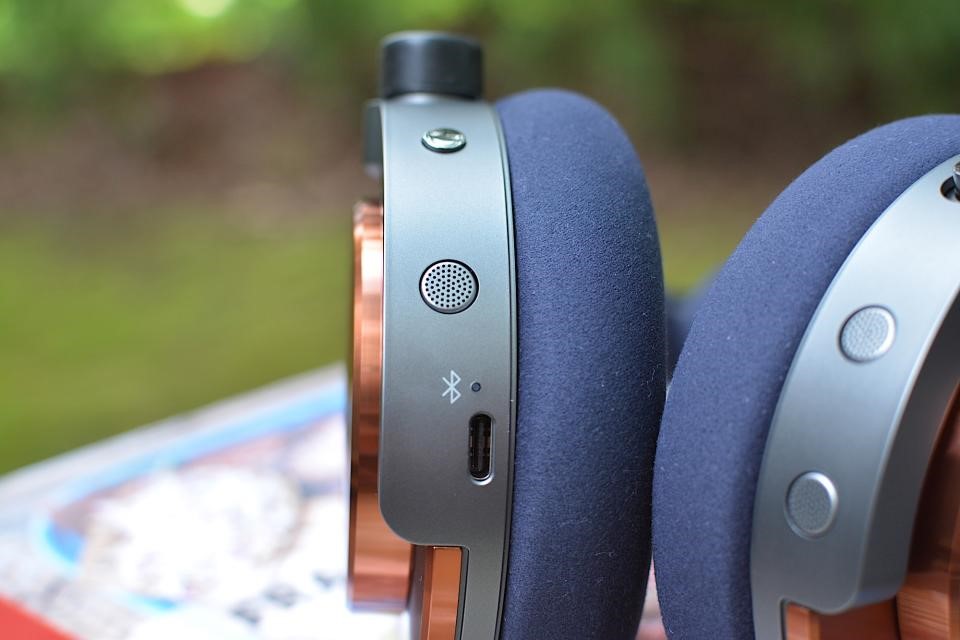 Dyson's non-weird headphones and Lenovo's ThinkPad X1 Carbon | DeviceDaily.com