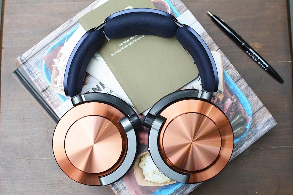 Dyson's non-weird headphones and Lenovo's ThinkPad X1 Carbon | DeviceDaily.com