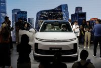 Amid price wars, China’s EV makers pile on cash incentives