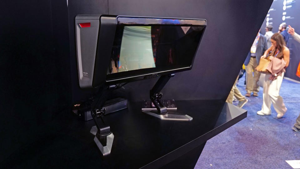 Breylon's immersive display is the TARDIS of monitors | DeviceDaily.com