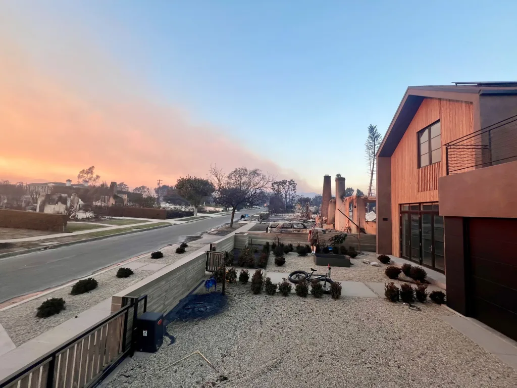 Why these houses survived the L.A. fires | DeviceDaily.com