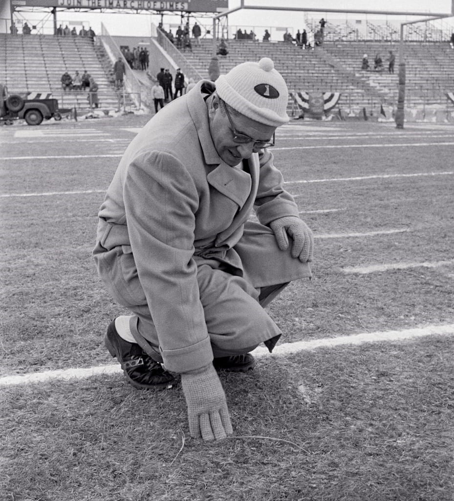 How NFL teams use old-school tech to thaw their frozen football fields | DeviceDaily.com