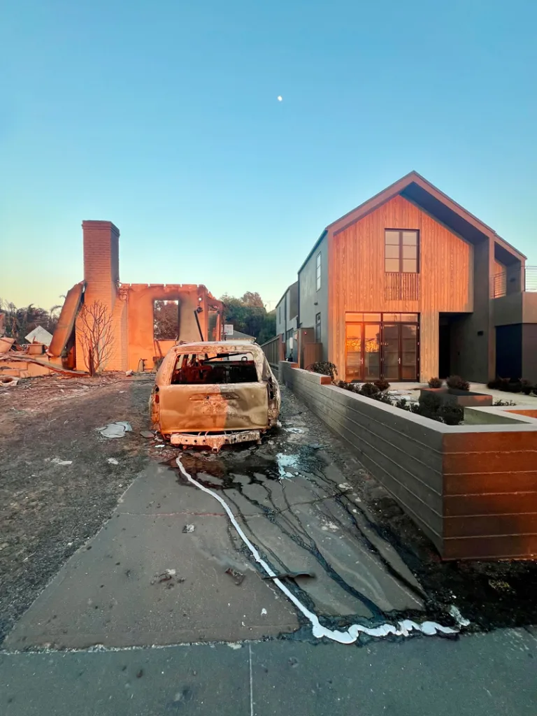 Why these houses survived the L.A. fires | DeviceDaily.com