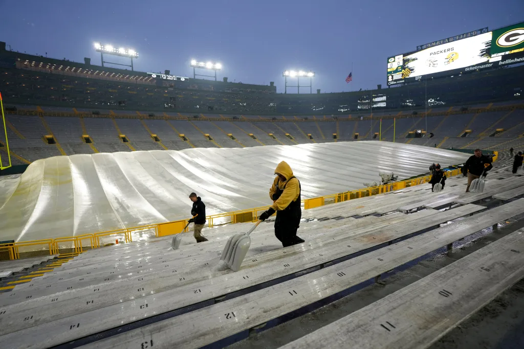 How NFL teams use old-school tech to thaw their frozen football fields | DeviceDaily.com