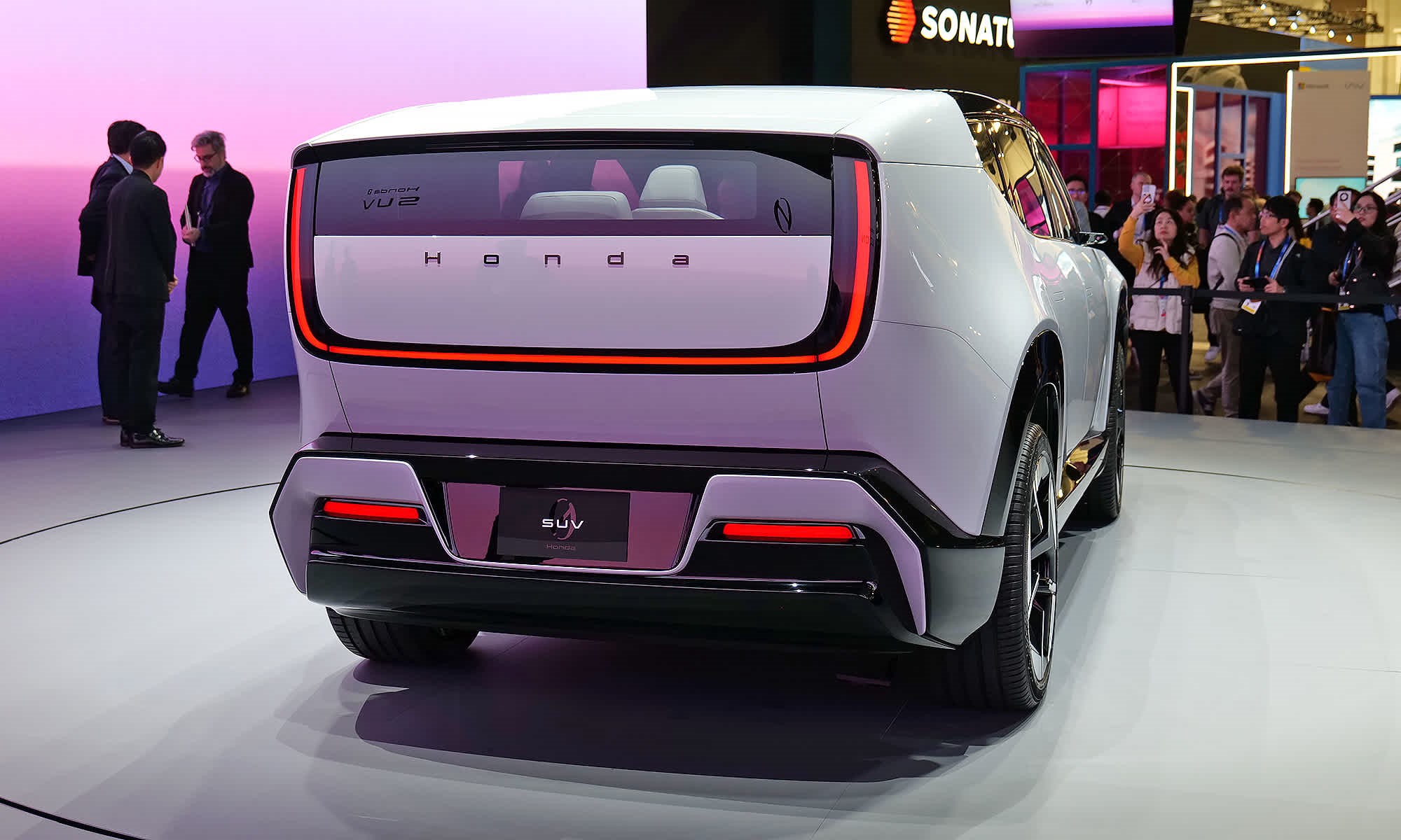 A closer look at the slick Honda 0 SUV and Saloon prototypes at CES 2025 | DeviceDaily.com