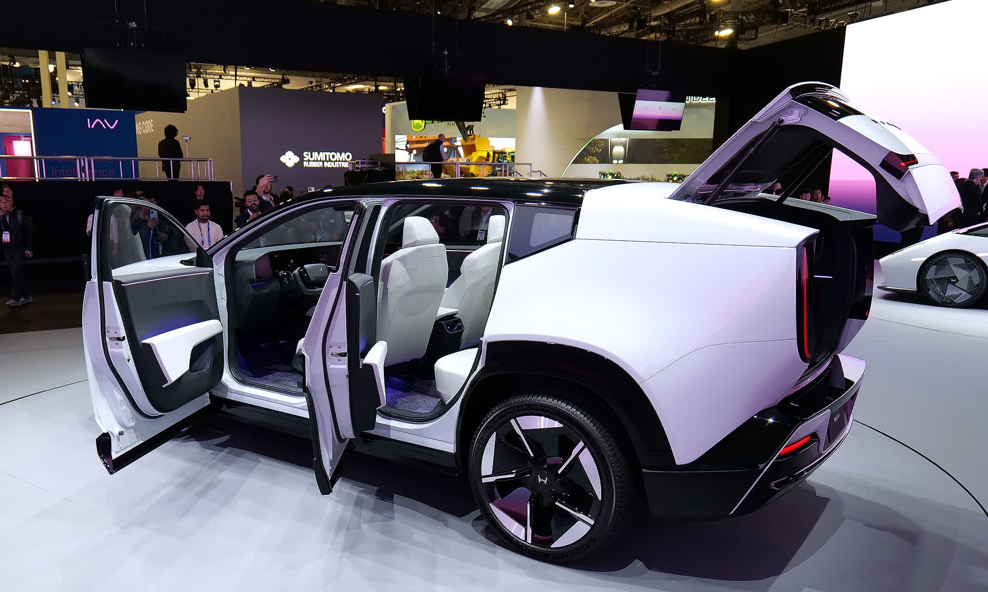 A closer look at the slick Honda 0 SUV and Saloon prototypes at CES 2025 | DeviceDaily.com